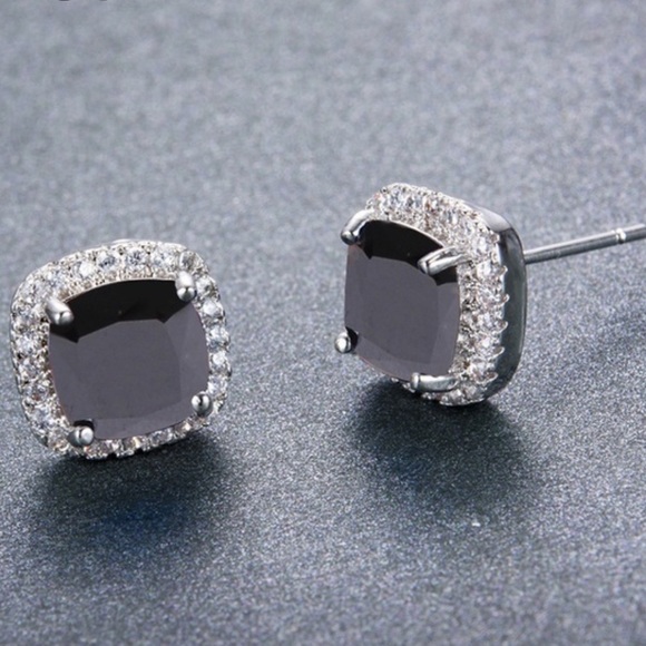 LAST ONE‼️925 Sterling Silver Sapphire Earrings - Picture 2 of 6